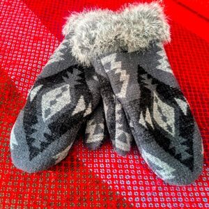 Manitobah mittens small